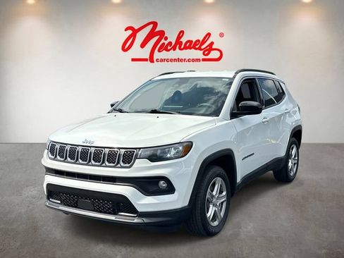 Used 2024 Jeep Compass Latitude AWD/4WD image 6
