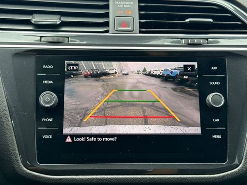Used 2022 Volkswagen Tiguan SE R-Line AWD/4WD image 32