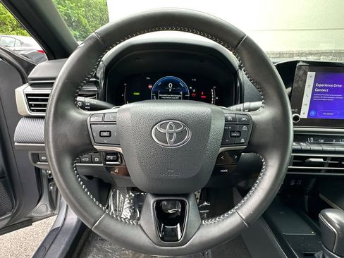Used 2025 Toyota Camry SE FWD image 20