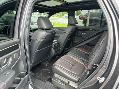 Certified 2025 Honda Pilot Black Edition image 11