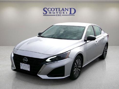 Used 2024 Nissan Altima 2.5 SV image 2