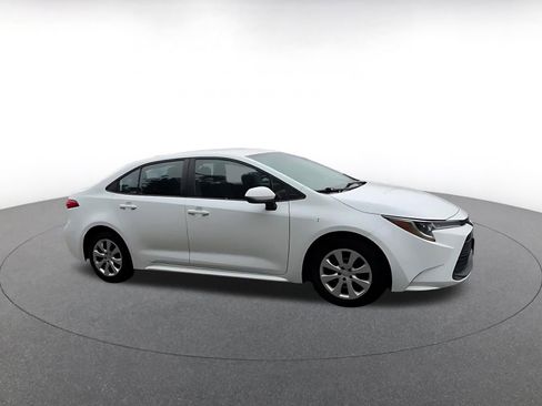 Used 2023 Toyota Corolla LE FWD image 2
