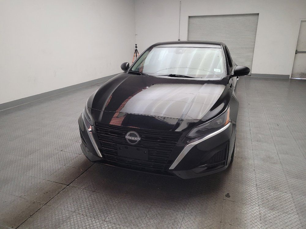 Used 2025 Nissan Altima 2.5 SV FWD image 15