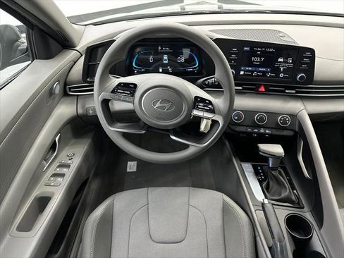 New 2026 Hyundai Elantra SE image 21