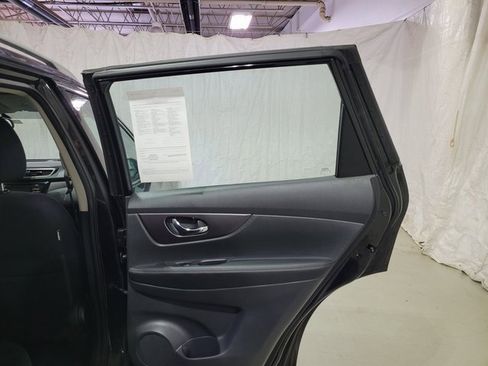 Used 2016 Nissan Rogue SV image 54