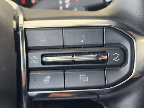 Used 2025 GMC Yukon Denali RWD image 31