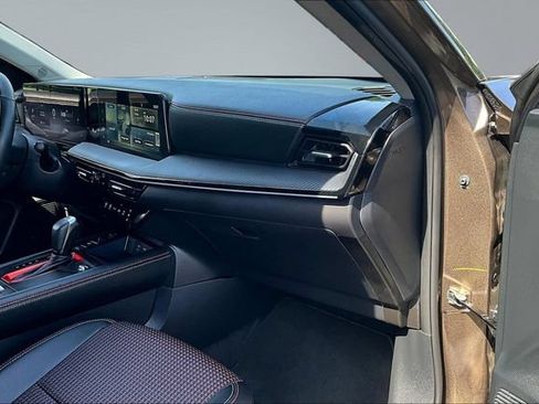 Used 2025 Nissan Kicks SR FWD image 25