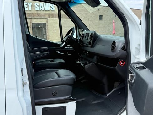 Used 2020 Mercedes-Benz Sprinter 2500 w/ Comfort Plus Package image 10