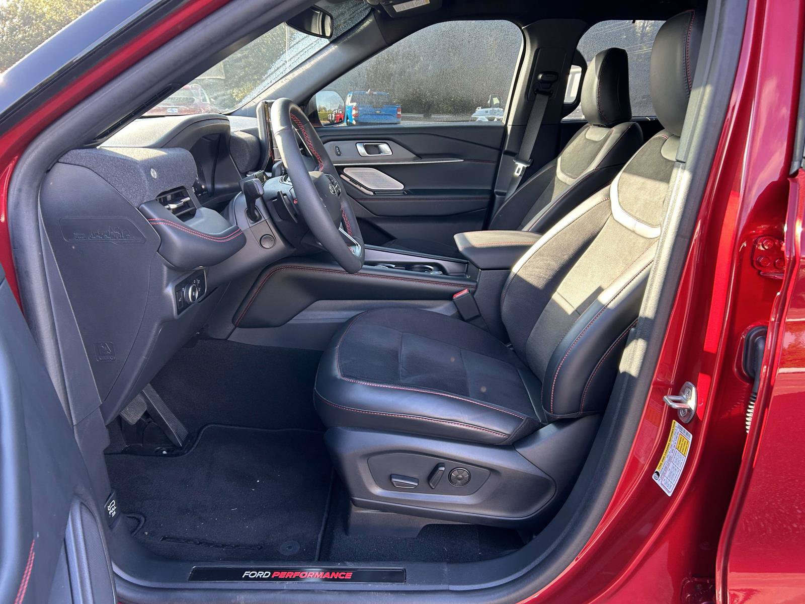 Used 2025 Ford Explorer ST AWD/4WD image 12