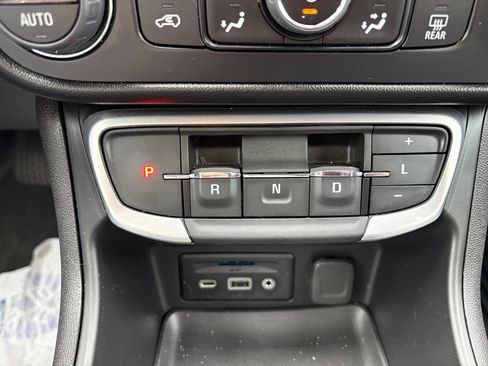 Used 2024 GMC Terrain SLT AWD/4WD image 29