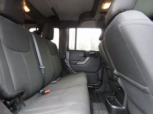 Used 2018 Jeep Wrangler Unlimited Sport image 16