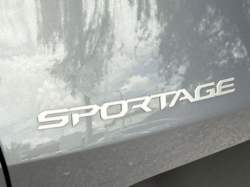 Used 2025 Kia Sportage EX FWD image 8