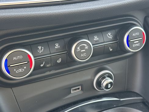 Used 2024 Alfa Romeo Stelvio Sprint image 34