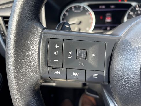 Used 2024 Nissan Rogue SV image 16