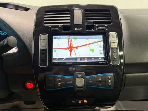 Used 2016 Nissan Leaf SL w/ Premium Package image 19