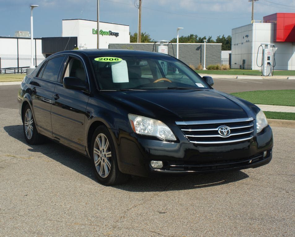 Used 2006 Toyota Avalon Limited FWD image 2