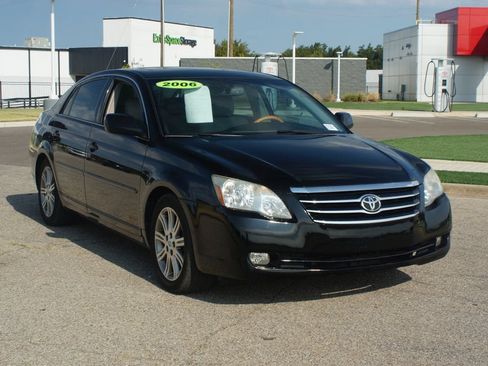 Used 2006 Toyota Avalon Limited FWD image 2