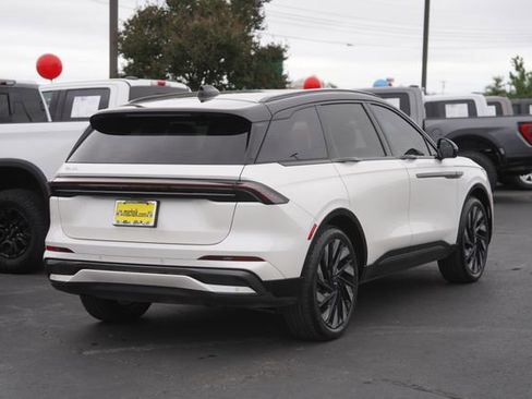 Used 2025 Lincoln Nautilus Reserve w/ Jet Appearance Package image 6