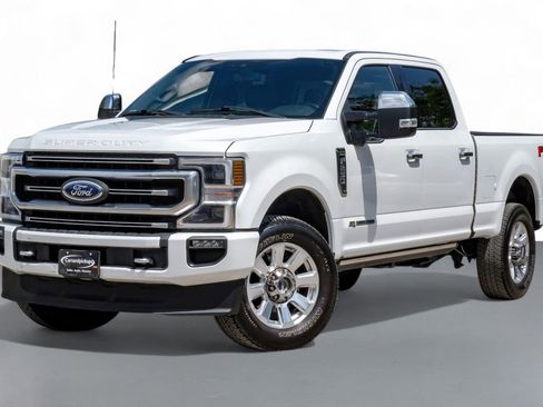 Used 2022 Ford F250 Platinum w/ FX4 Off-Road Package image 4