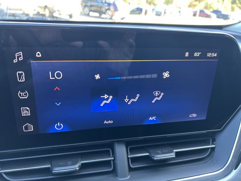 New 2025 Chevrolet Trax LT w/ Driver Confidence Package image 31