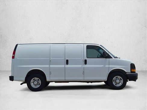 Used 2015 Chevrolet Express 2500 RWD image 4