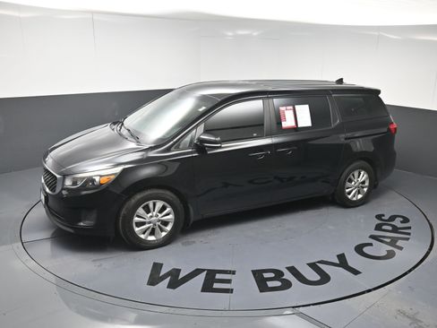Used 2015 Kia Sedona L image 28