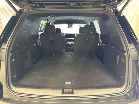 Used 2025 Chevrolet Traverse LT FWD image 25
