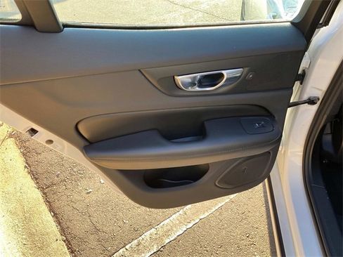 Used 2020 Volvo S60 T5 Momentum w/ Protection Package Premier image 10