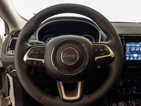 Used 2021 Jeep Compass Latitude image 14