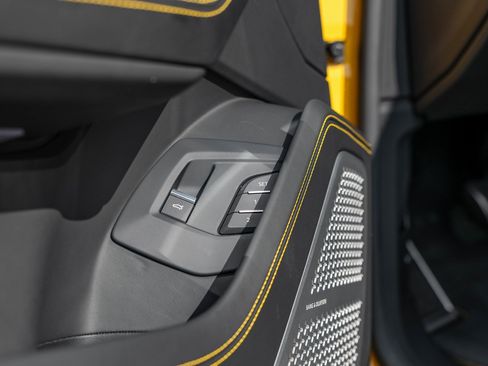 Used 2019 Lamborghini Urus image 17