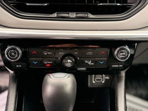 Used 2023 Jeep Compass Limited image 21