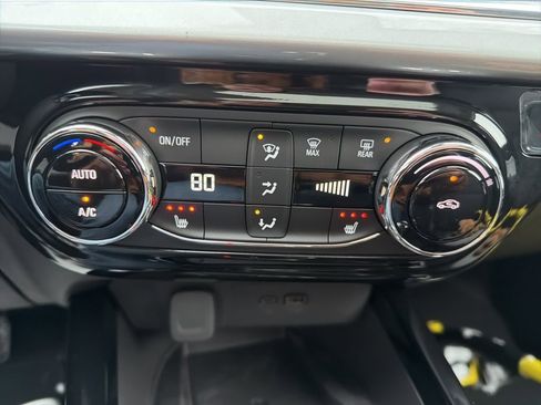 New 2026 Chevrolet Trax LT w/ Sunroof Package image 17