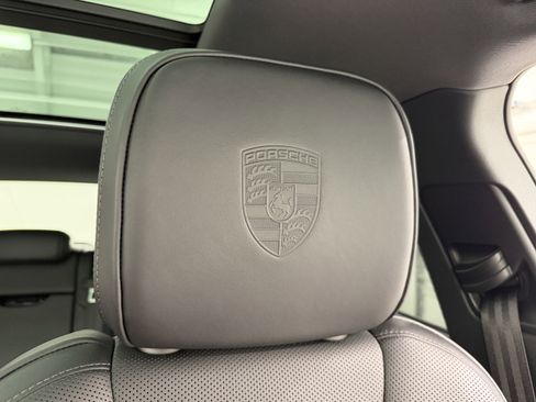 Certified 2026 Porsche Macan AWD/4WD image 37
