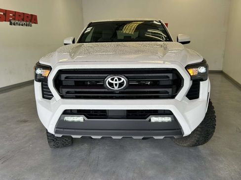 Certified 2025 Toyota Tacoma SR5 AWD/4WD image 8