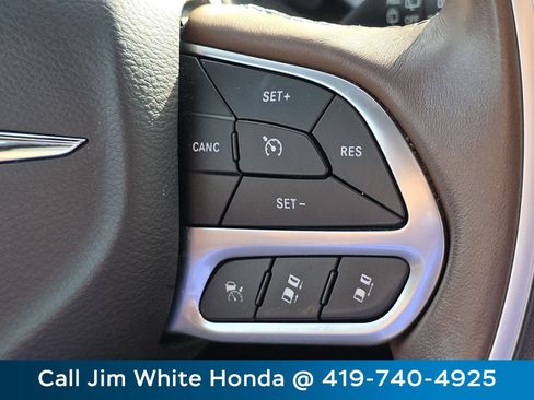Used 2021 Chrysler Pacifica Limited w/ Uconnect Theater Family Group AWD/4WD image 30