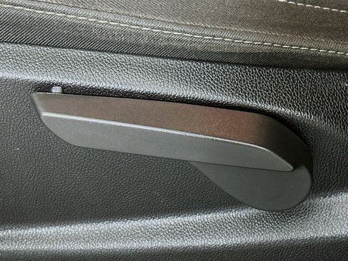 Used 2022 Chevrolet Colorado LT w/ Fleet Safety Package image 13