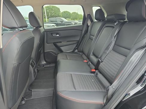 Used 2025 Nissan Rogue SV AWD/4WD image 15
