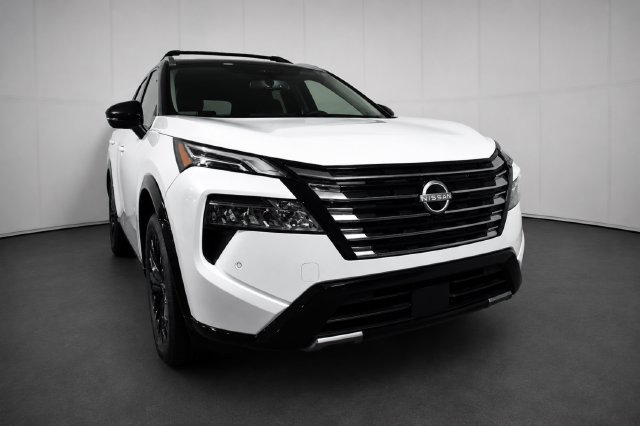 Certified 2026 Nissan Rogue Platinum w/ Platinum Premium Package AWD/4WD image 3