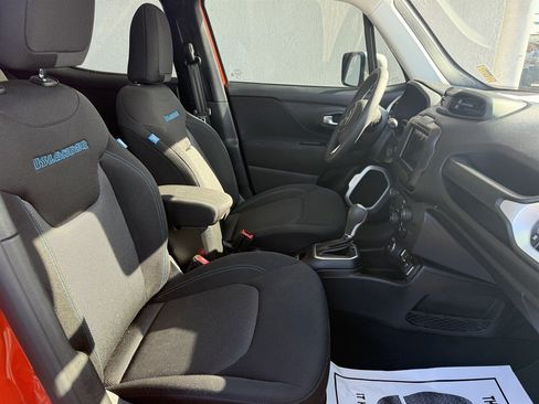 Used 2021 Jeep Renegade Latitude AWD/4WD image 11