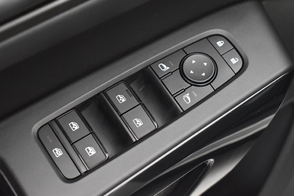 Used 2024 Nissan Pathfinder S AWD/4WD image 10