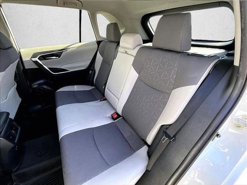 Used 2020 Toyota RAV4 XLE image 28