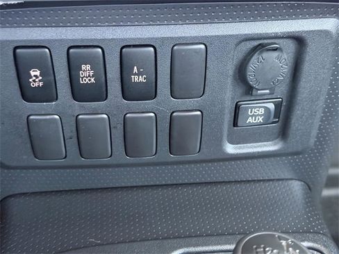 Used 2012 Toyota FJ Cruiser 4WD image 22