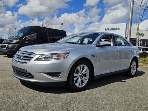 Used 2010 Ford Taurus SEL image 4