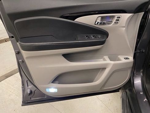 Used 2018 Honda Pilot Touring image 26