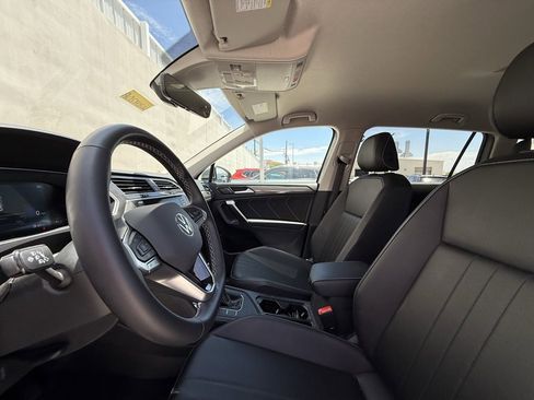 Certified 2024 Volkswagen Tiguan SE image 5