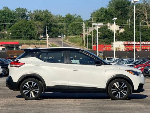 Used 2018 Nissan Kicks SV FWD image 6
