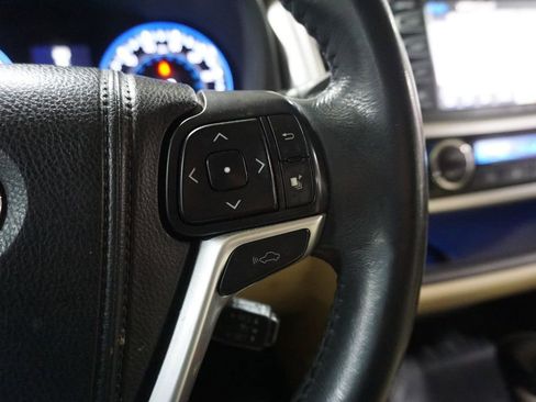 Used 2015 Toyota Highlander Limited w/ Driver Technology Package image 8