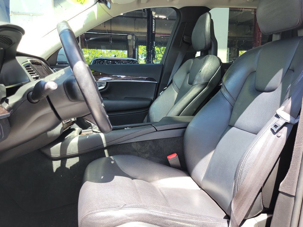 Used 2017 Volvo XC90 T6 Momentum w/ Vision Package AWD/4WD image 2
