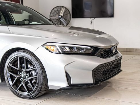 Used 2025 Honda Civic Sport image 3