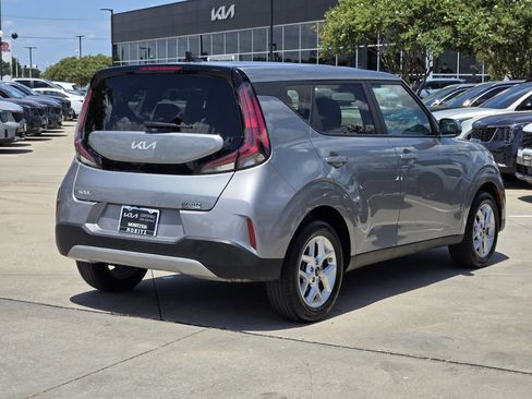 Used 2025 Kia Soul LX w/ LX Technology Package FWD image 4